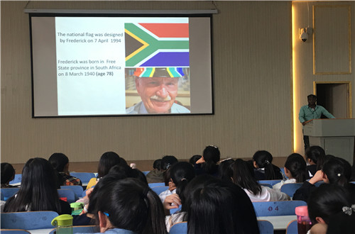 “聆听外教声音，助力自我发展”——公司开展外教讲座系列活动