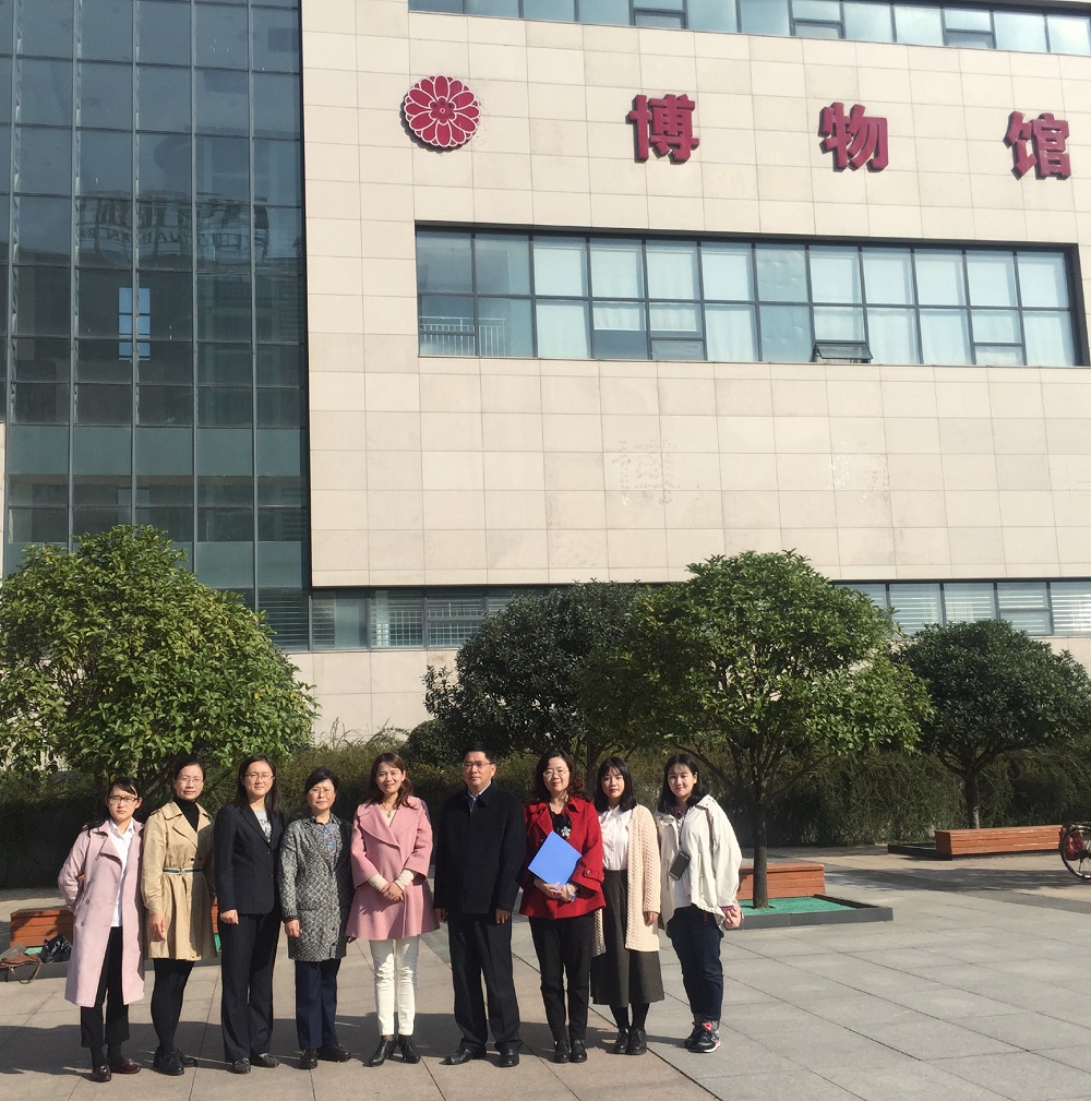 fun88官网体育领导赴信阳市博物馆看望实习研究生