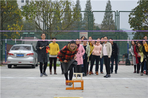 fun88官网体育积极组织“国培计划”教师开展素质拓展活动