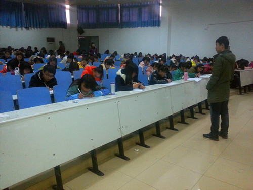 fun88官网体育成功举行13级新生校规校纪考试