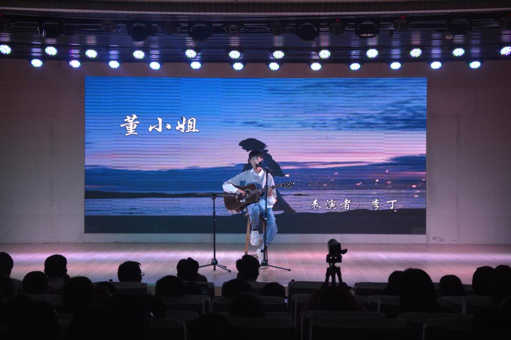 fun88官网体育成功举办2019届优秀毕业生颁奖典礼暨欢送毕业生晚会