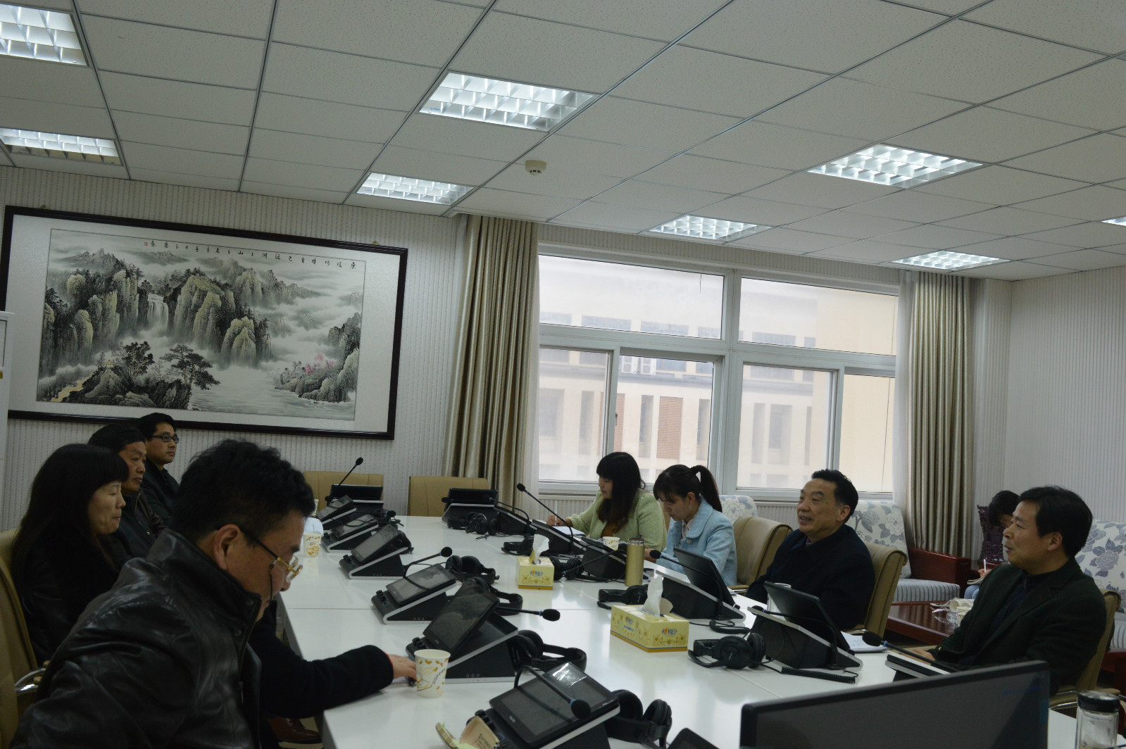 公司举办退休教师座谈会