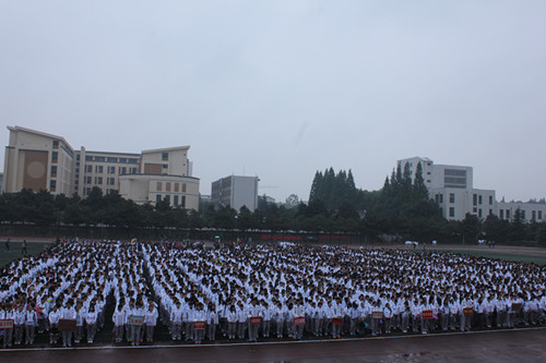fun88官网体育2014级新生军训盛大开幕