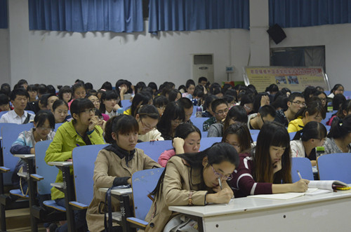 fun88官网体育成功召开年英语专业四级考试经验交流会