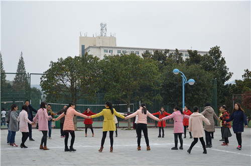 fun88官网体育积极组织“国培计划”教师开展素质拓展活动