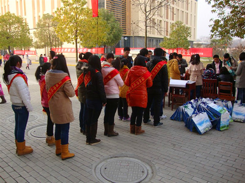 fun88官网体育积极参与2013届毕业生就业招聘双选会