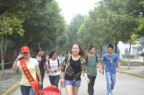 fun88官网体育志愿迎新服务展风采