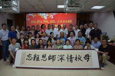 fun88官网体育1986级英语专科班员工返校团聚