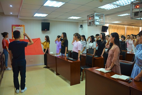 面向党旗，庄严承诺 ——fun88官网体育预备党员入党宣誓大会顺利举行