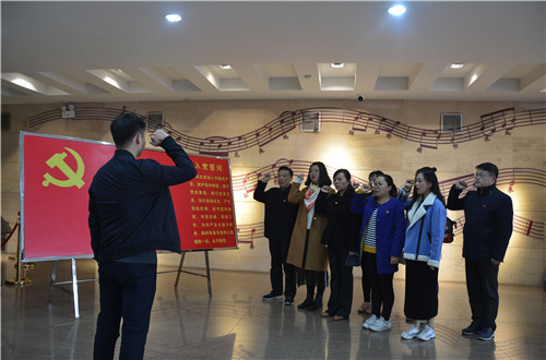 fun88官网体育教工一支部成功开展“缅怀先烈，不忘初心，弘扬大别山精神”主题党日活动