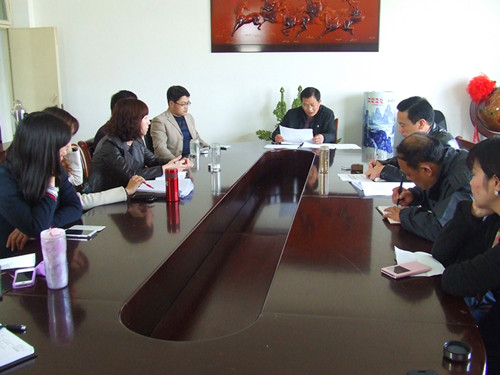 fun88官网体育教工党支部组织全体教工党员集中进行学习研讨