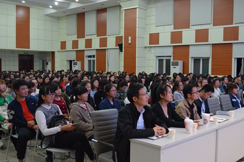 fun88官网体育成功召开2016级新生入学安全教育讲座