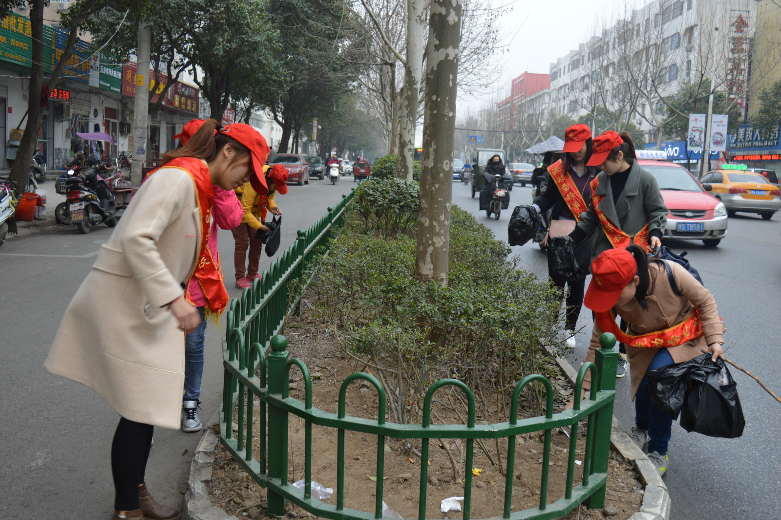 公司开展学习雷锋志愿服务活动