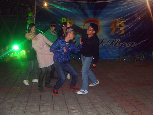 fun88官网体育脱口秀社团举行外文汇演