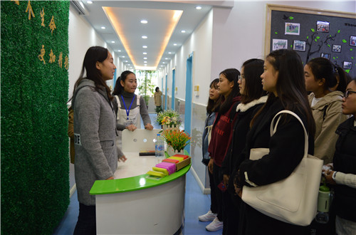 fun88官网体育组织2018级员工参观公司老员工心理健康教育中心