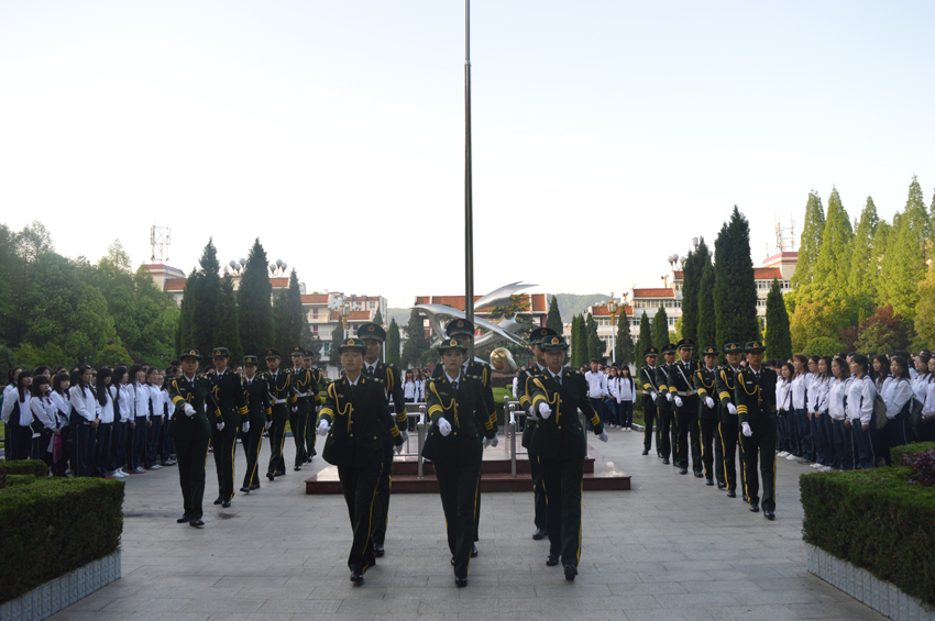 fun88官网体育2015级新生升旗仪式暨国学教育活动顺利举行