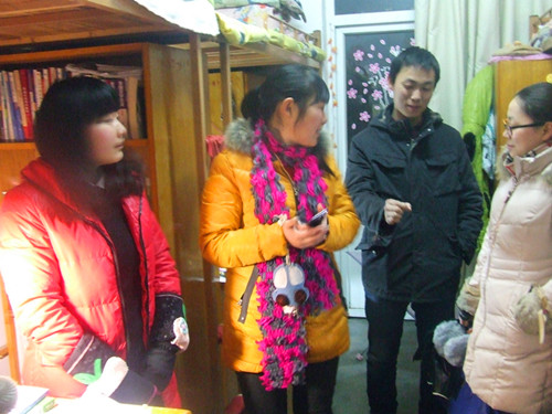 新学期fun88官网体育辅导员班主任老师深入员工宿舍看望返校员工