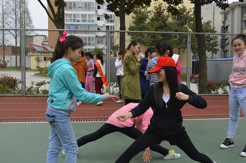 fun88官网体育走进特殊教育公司开展“爱心助残”活动