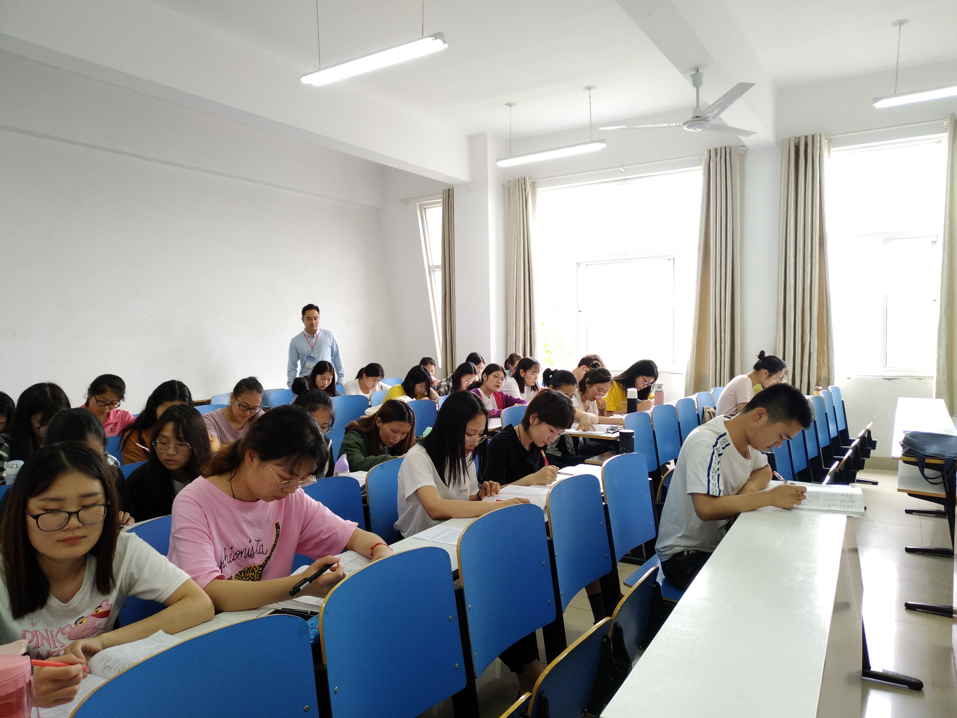 fun88官网体育2018-2019学年第二学期第十四周教学检查