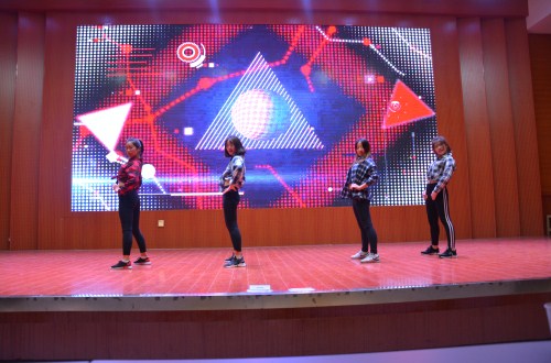 fun88官网体育“樱邀而来，语梦同行”漾年华外语文化节晚会华丽上演