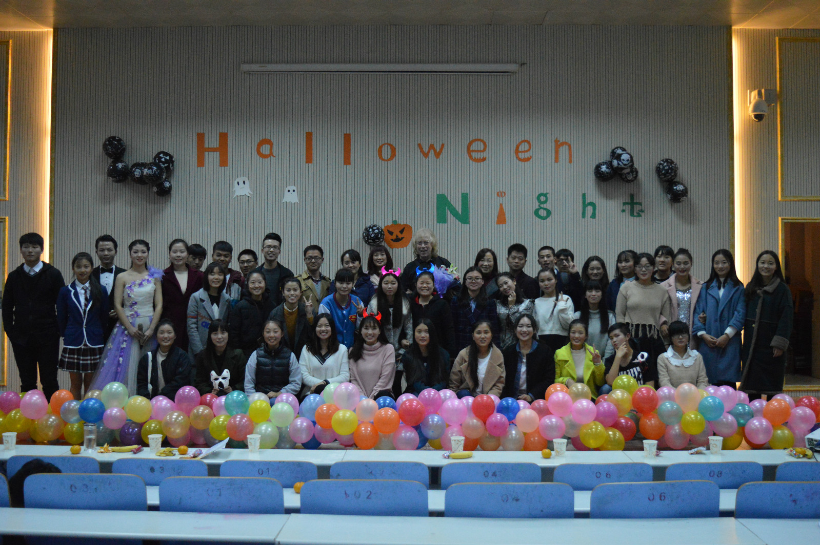 fun88官网体育万圣节“欢乐show青春” 文艺广角晚会顺利举行