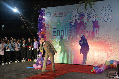 fun88官网体育脱口秀英语社团英语角活动顺利开展