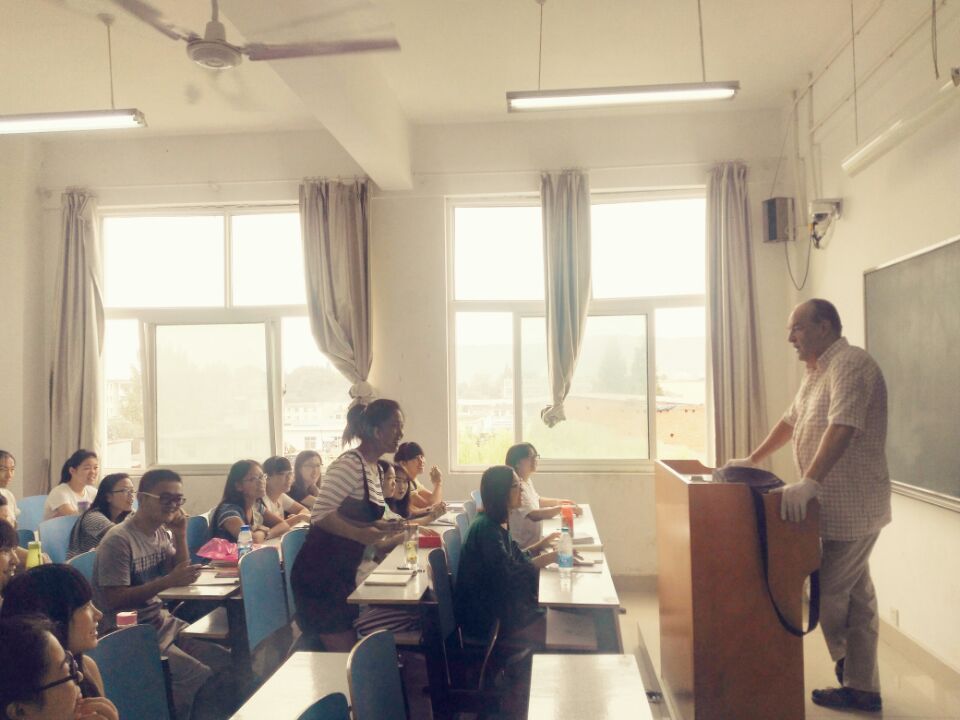 fun88官网体育员工组织系列活动庆祝第32个教师节