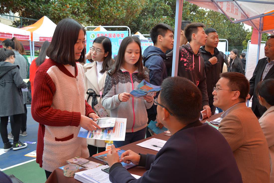 fun88官网体育组织应届毕业生参加冬季就业双选会