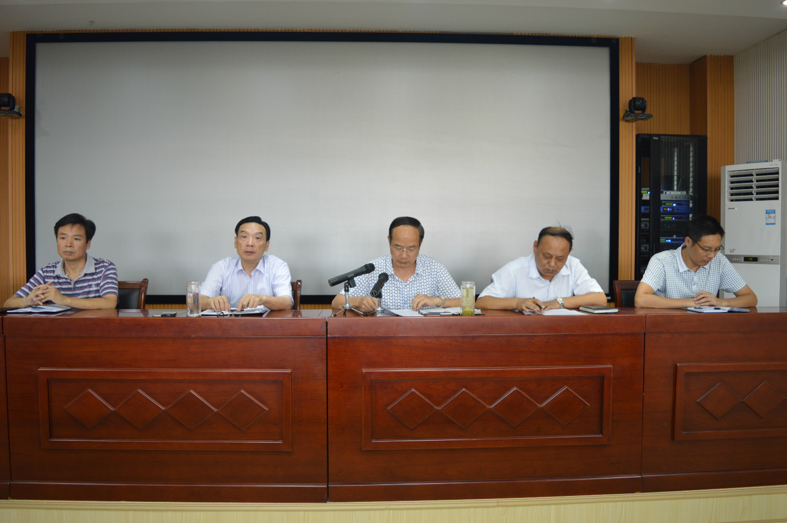 公司召开新学期教职工大会