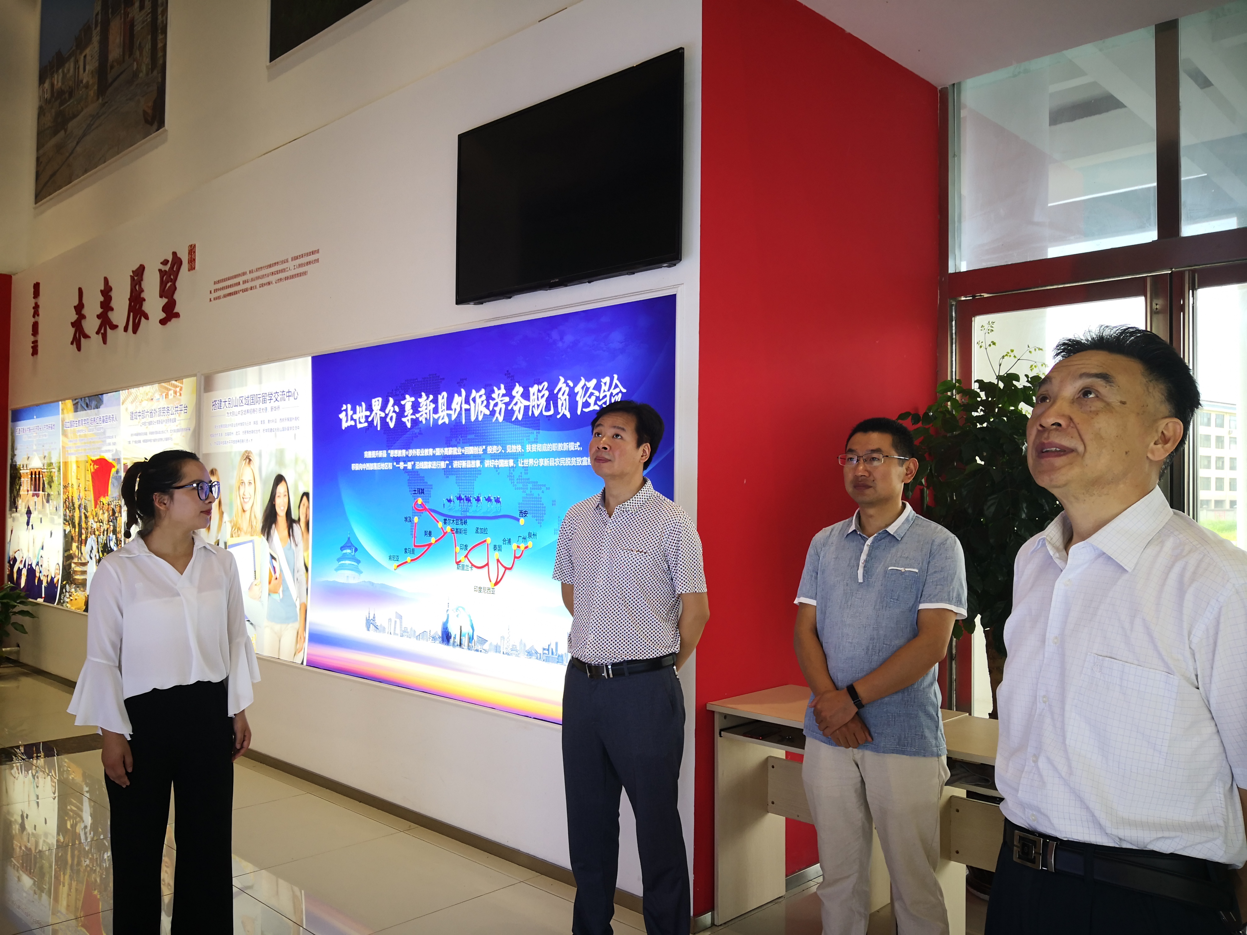 fun88官网体育与信阳涉外职业技术公司共建实习基地 揭牌仪式举行