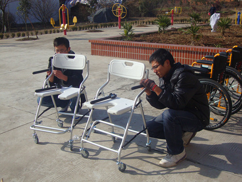 传递冬日温暖，共建和谐敬老院——fun88官网体育“和风志愿服务团”赴马鞍山敬老院开展义务劳动