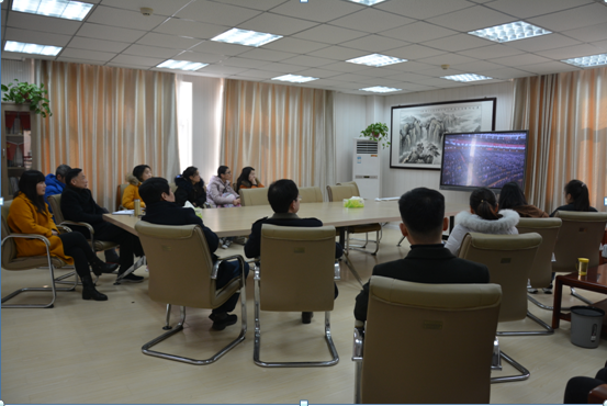 fun88官网体育组织师生收看庆祝改革开放40周年大会盛况