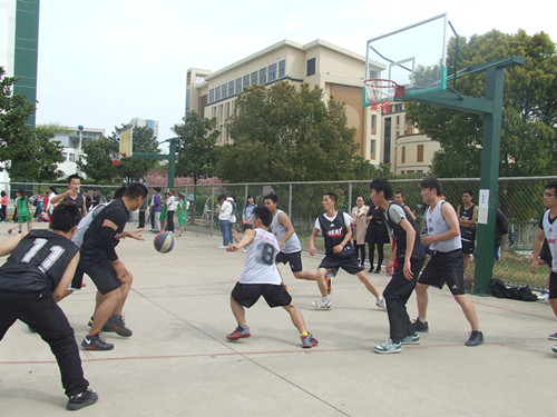 fun88官网体育篮球队勇战第十三届“谭山杯”篮球赛