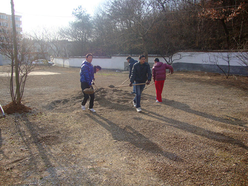 传递冬日温暖，共建和谐敬老院——fun88官网体育“和风志愿服务团”赴马鞍山敬老院开展义务劳动