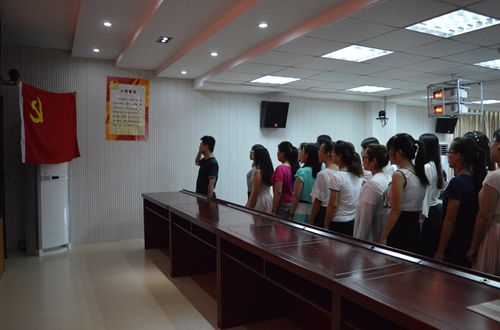 fun88官网体育成功举行“不忘初心，重温入党誓词”活动