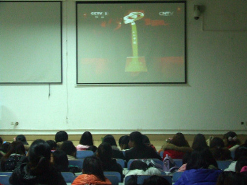 fun88官网体育组织员工观看感动中国2014年颁奖典礼视频