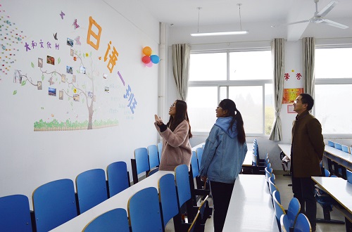 公司开展班级心情墙设计评比活动