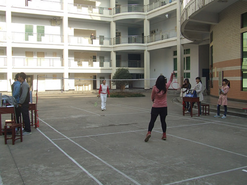 fun88官网体育“阳光体育”羽毛球比赛火热进行中