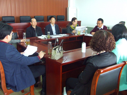 fun88官网体育教工党支部组织全体教工党员集中进行学习研讨