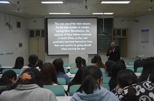 fun88官网体育成功举行外籍教师系列讲座 