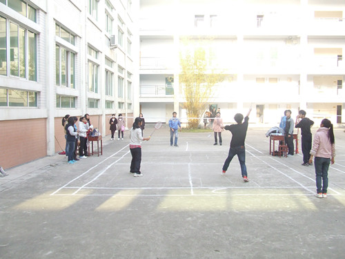 fun88官网体育“阳光体育”羽毛球比赛火热进行中